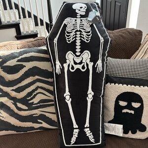 🆕Viral En Vogue Huge Skeleton Pillow